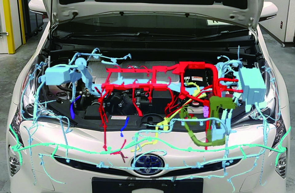홀로렌즈2는 실제 차량 위에 3D 배선도를 표시해 준다(사진제공/도요타)