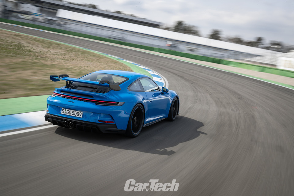 이외에도 엔지니어들의 테스트를 거친 신형 911 GT3의 엔진은 테스트 드라이버들의 테스트도 거쳤다(사진제공/포르쉐코리아)