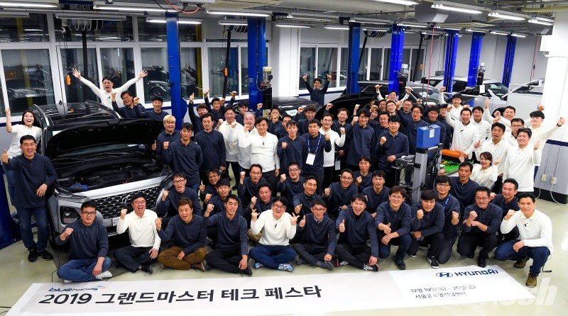 현대자동차가 지난 12월 19일과 20일 현대차 서울글로벌러닝센터에서 2019 그랜드마스터 테크 페스타를 개최하고, 블루핸즈 기술인증 레벨 중 최고등급인 그랜드마스터 정비사 19명을 선정했다.